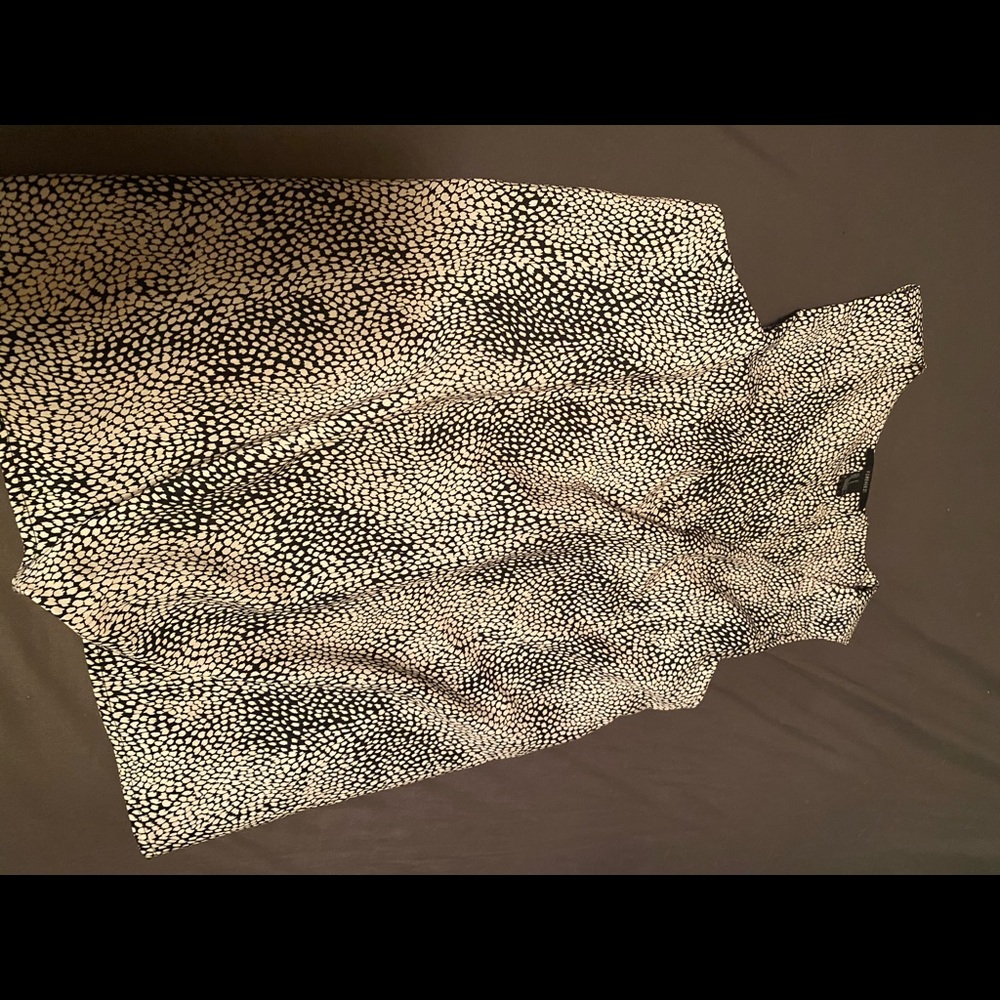 Forever 21 V-neck sleeveless blouse size small